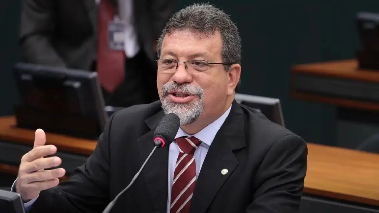 AFONSO FLORENCE CRITICA TOM DE ACM NETO E ACUSA EX-PREFEITO DE DISTORCER REALIDADE DA BAHIA