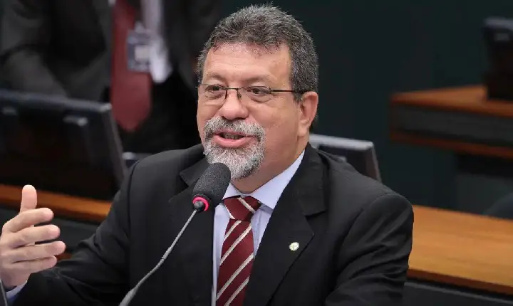 AFONSO FLORENCE CRITICA TOM DE ACM NETO E ACUSA EX-PREFEITO DE DISTORCER REALIDADE DA BAHIA