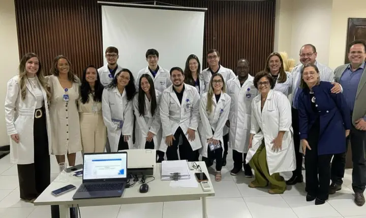 CERIMÔNIA DO JALECO MARCA EXPANSÃO DA RESIDÊNCIA MÉDICA NO HOSPITAL 2 DE JULHO