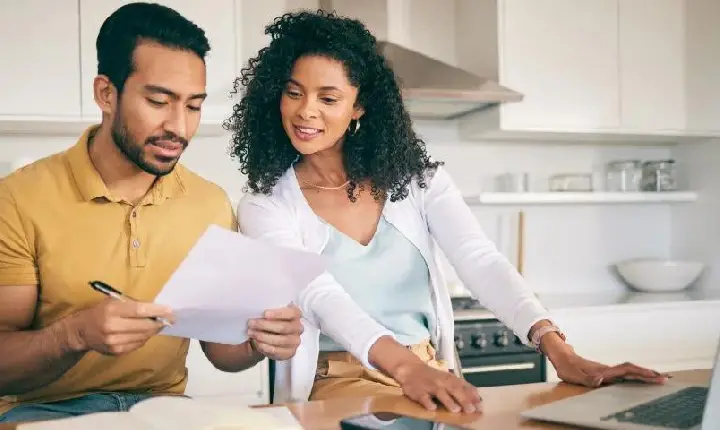 MULHERES TÊM MENOS RESERVA DE EMERGÊNCIA E MENOR FOLGA NO ORÇAMENTO DO QUE HOMENS, REVELA PESQUISA DA SERASA