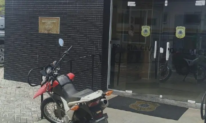 POLÍCIA CIVIL RECUPERA MOTOCICLETA SUBTRAÍDA EM FRENTE À RESIDÊNCIA DA VÍTIMA