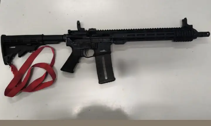 POLÍCIA MILITAR APREENDE FUZIL EM JEQUIÉ DURANTE AÇÃO DE COMBATE ÀS FACÇÕES