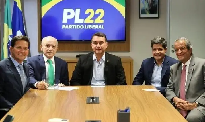 PRESSIONADO POR BOLSONARISTAS NACIONAIS, ACM NETO DEVE FECHAR APOIO A FLÁVIO BOLSONARO PARA GARANTIR FUNDO PARTIDÁRIO E TEMPO DE TV DO PL