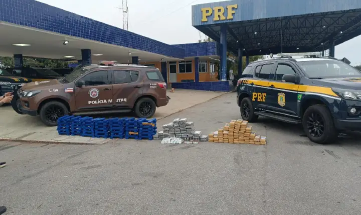 PRF, PMBA E POLÍCIA FEDERAL APREENDEM MAIS DE 255 KG DE DROGAS E CIGARROS ELETRÔNICOS EM CARRETA NA BR-116, EM VITÓRIA DA CONQUISTA