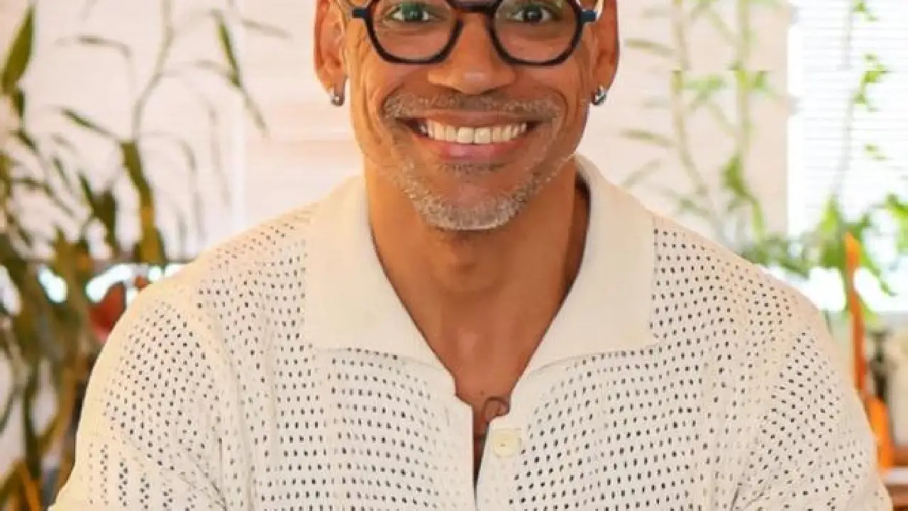 PRIMEIRO DESIGNER QUILOMBOLA BRASILEIRO A DESFILAR COLEÇÃO NA ÁFRICA, DIH MORAIS PARTICIPA DE ENCONTRO EM JEQUIÉ
