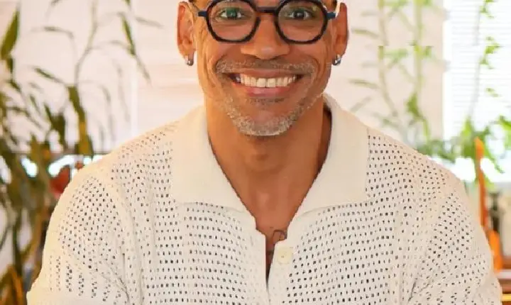 PRIMEIRO DESIGNER QUILOMBOLA BRASILEIRO A DESFILAR COLEÇÃO NA ÁFRICA, DIH MORAIS PARTICIPA DE ENCONTRO EM JEQUIÉ