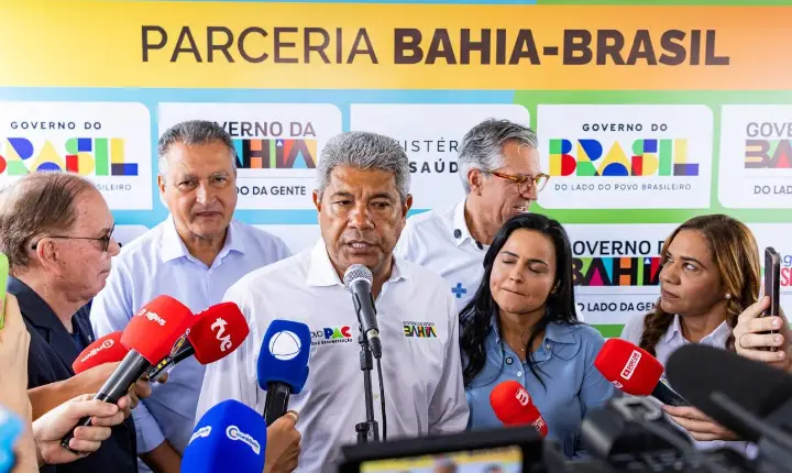 “QUE ALEGRIA OUVIR QUE ESSA MATERNIDADE É DE PORTA ABERTA, PARTO NÃO ESPERA ABRIR PORTAS”, AFIRMOU JERÔNIMO EM LAURO DE FREITAS