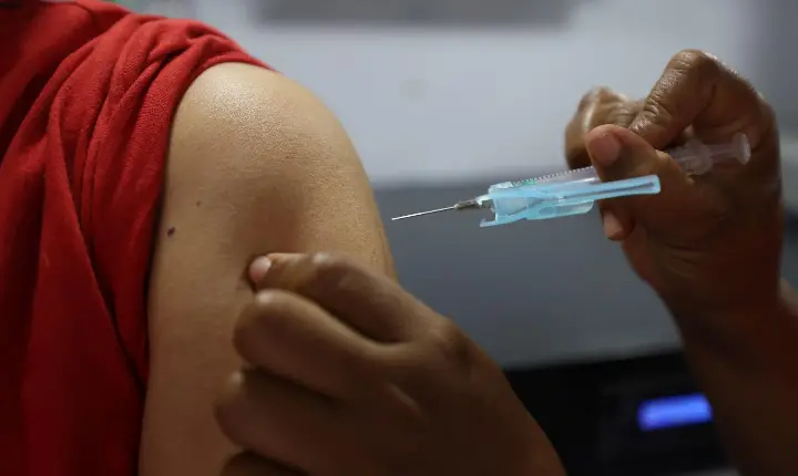 VACINAÇÃO NAS ESCOLAS JÁ SOMA MAIS DE 5 MIL DOSES APLICADAS NA BAHIA EM 2026