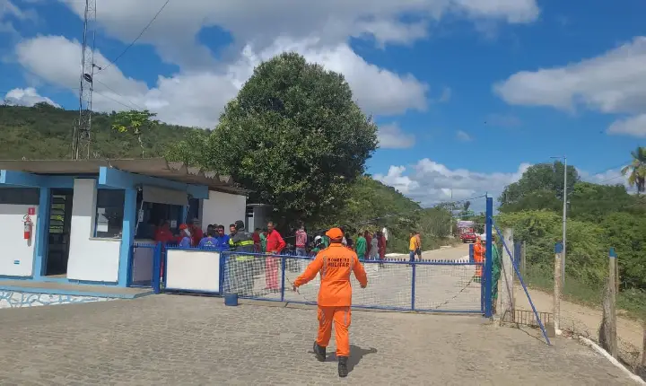 VAZAMENTO DE AMÔNIA EM FRIGORÍFICO MOBILIZA CORPO DE BOMBEIROS E PROVOCA EVACUAÇÃO NA ZONA RURAL DE JEQUIÉ