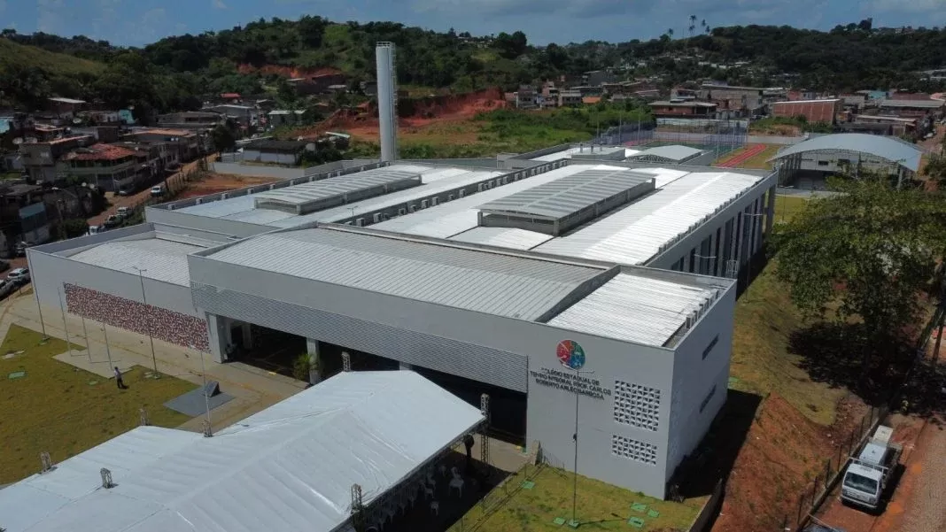 Com investimento de R$ 27 milhões, Governo entrega colégio de tempo integral em Ilhéus