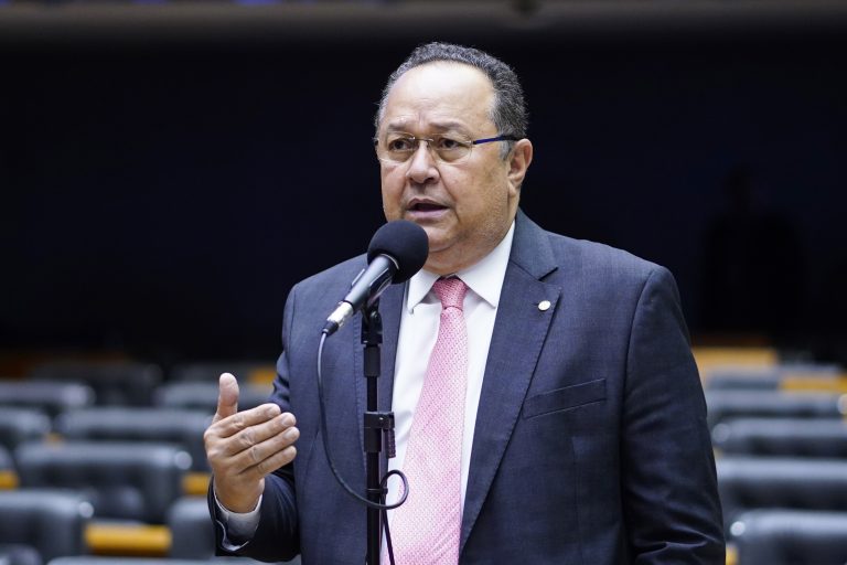 Projeto aumenta pena para veterinário que pratica maus-tratos