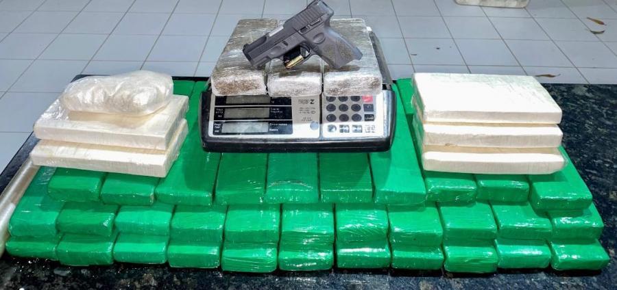 CIPE Central e 19º BPM apreendem 41 tabletes de drogas em Jequié