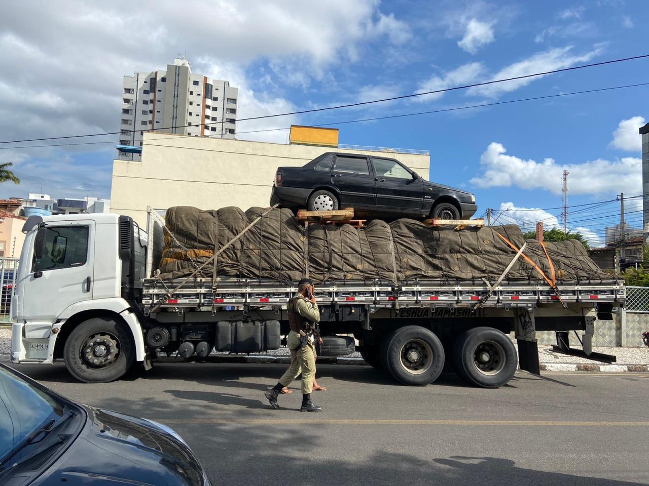 POLÍCIA FEDERAL E POLÍCIA MILITAR EFETUAM APREENSÃO DE MAIS DE 100 KG DE COCAÍNA EM FEIRA DE SANTANA