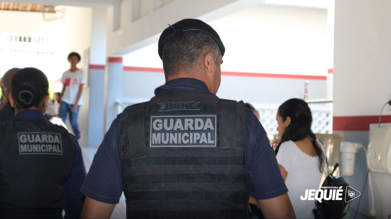 PREFEITURA DE JEQUIÉ PARTICIPA DE OPERAÇÃO CONJUNTA COM ÓRGÃOS DE PROTEÇÃO NO REFORÇO À SEGURANÇA DA COMUNIDADE ESCOLAR