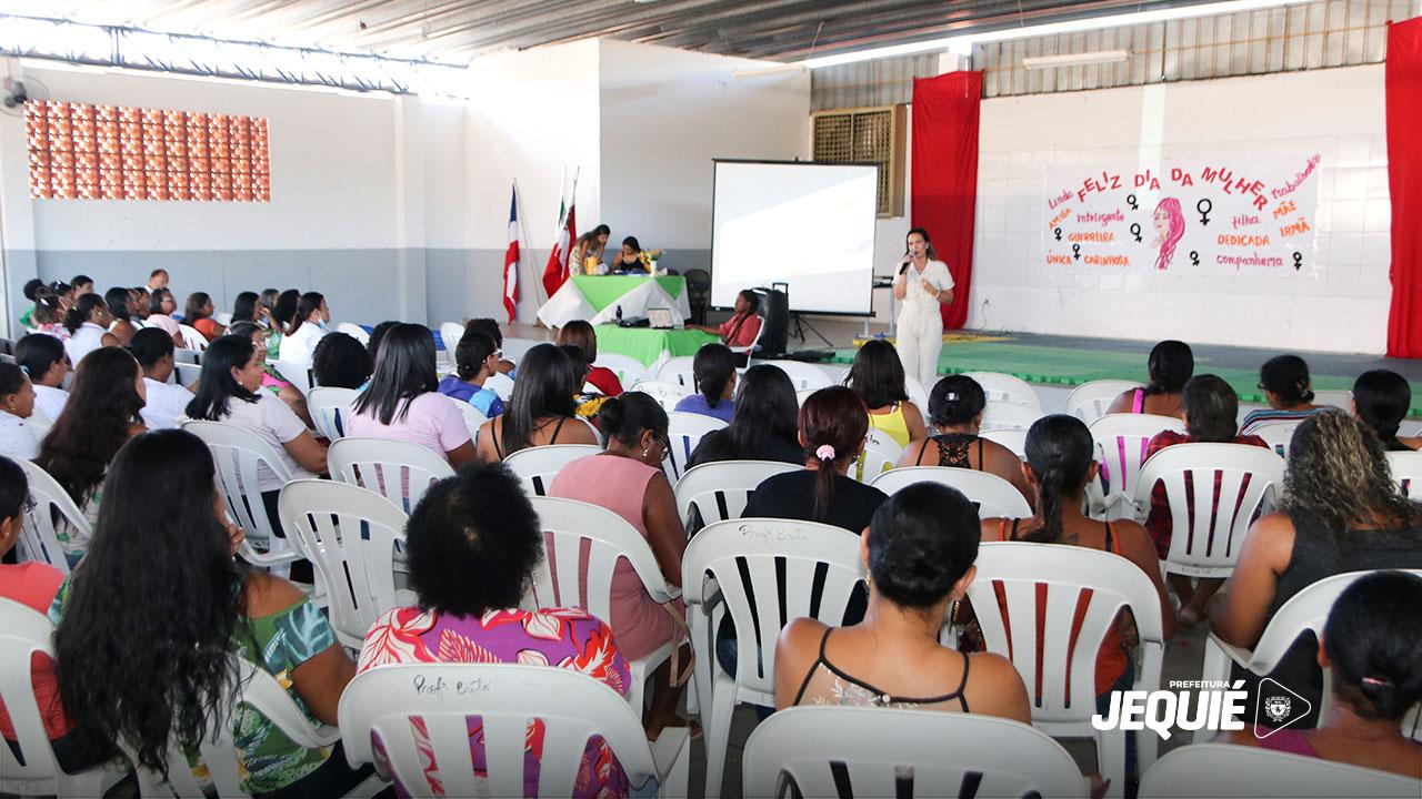 PREFEITURA DE JEQUIÉ PROMOVE CAPACITAÇÃO PARA MERENDEIRAS SOBRE MANIPULAÇÃO DE ALIMENTOS NAS ESCOLAS MUNICIPAIS