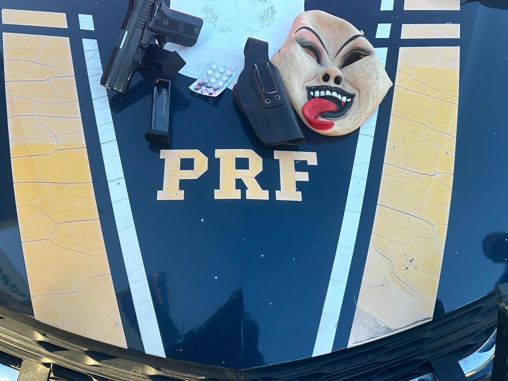 CAMINHONEIRO É PRESO PELA PRF COM PISTOLA MUNICIADA E PRONTA PARA USO