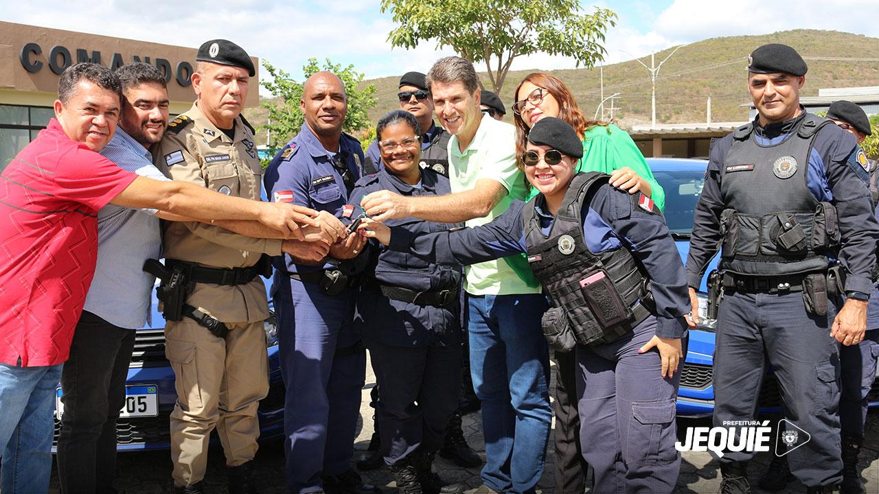 PREFEITURA DE JEQUIÉ REFORÇA RONDA ESCOLAR E PATRULHAMENTO COMUNITÁRIO COM ENTREGA DE QUATRO VIATURAS