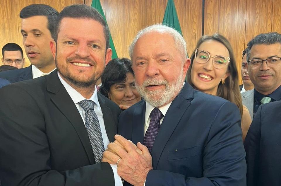 PRESIDENTE DA UPB E REPRESENTANTES DE ASSOCIAÇÕES MUNICIPALISTAS SE REÚNEM COM LULA, EM BRASÍLIA