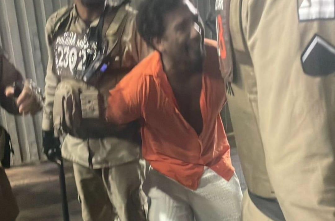 PROFESSOR É RIDICULARIZADO E INJUSTIÇADO POR POLICIAIS MILITARES QUE O ACUSARAM DE FURTO EM CAMAROTE EM IPIAÚ