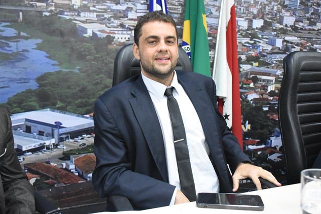 RAMON FERNANDES TEM PL APROVADO PARA PERMITIR ACESSO LIVRE A PROFISSIONAIS DE EDUCAÇÃO FÍSICA PARA ACOMPANHAMENTO DE SEUS CLIENTES EM ACADEMIAS