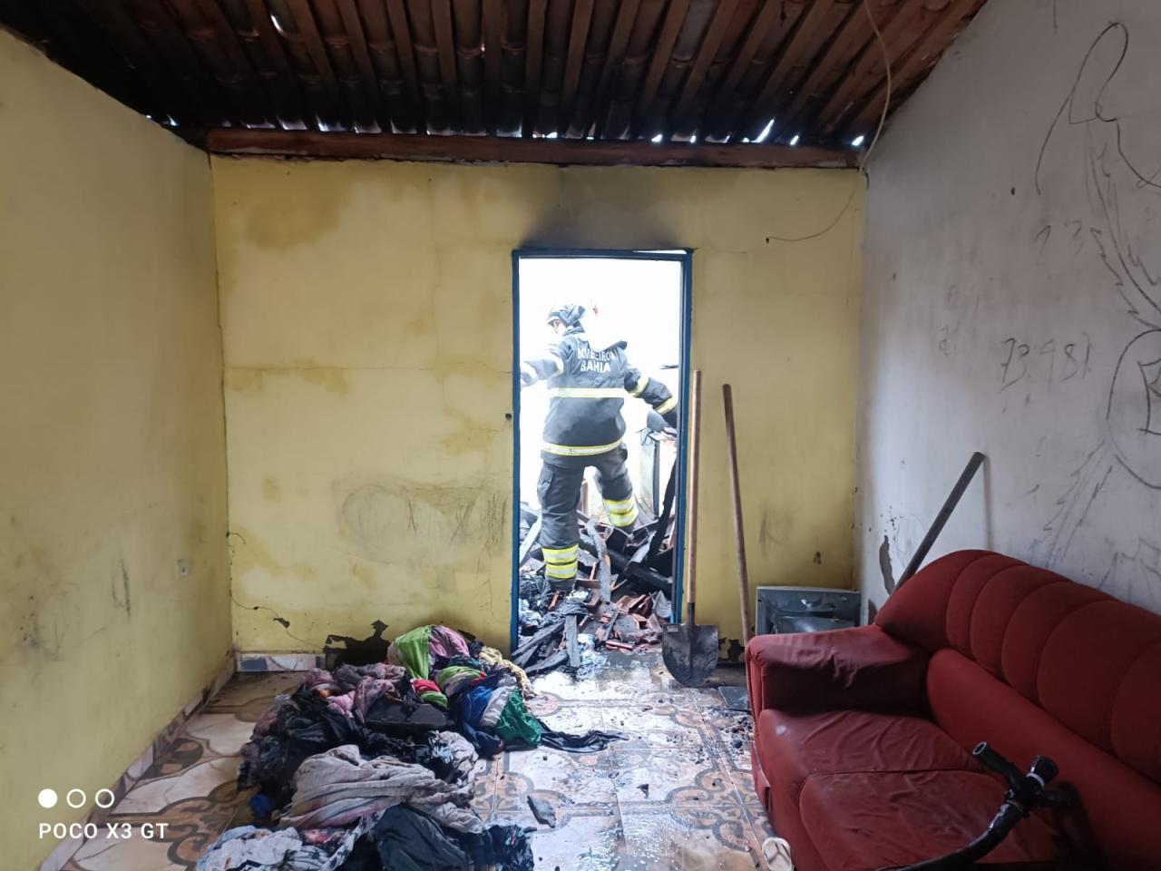 UMA MULHER E UMA CRIANÇA MORREM EM INCÊNDIO EM RESIDÊNCIA NA CIDADE DE DÁRIO MEIRA