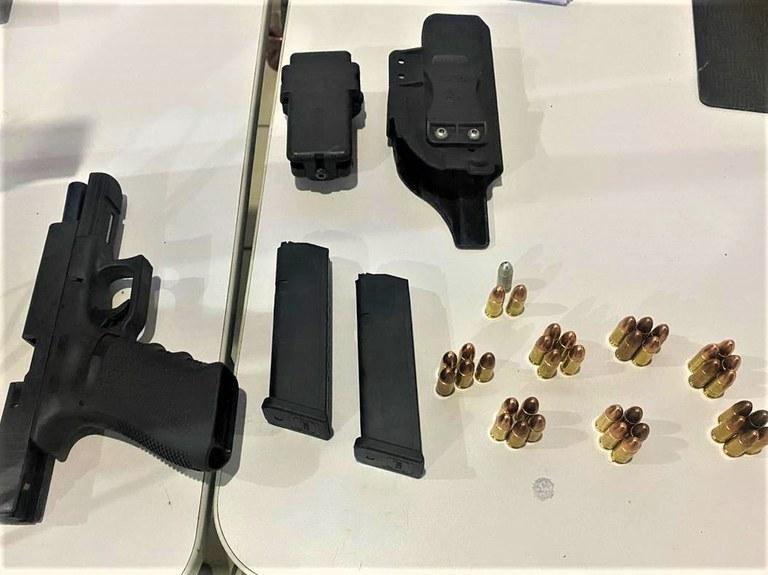 PRF APREENDE PISTOLA, MUNIÇÕES E CARREGADORES NA BR 330
