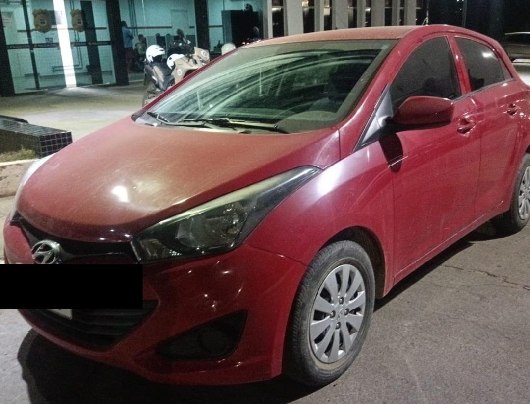 ROCAM APREENDE NO MANDACARU VÉICULO ROUBADO EM SALVADOR