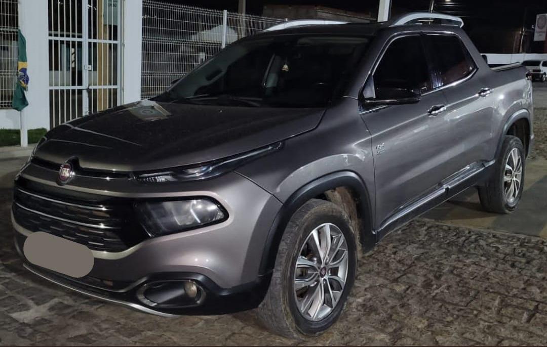 POLÍCIA MILITAR IDENTIFICA CARRO COM RESTRIÇÕES DE FURTO EM JAGUAQUARA