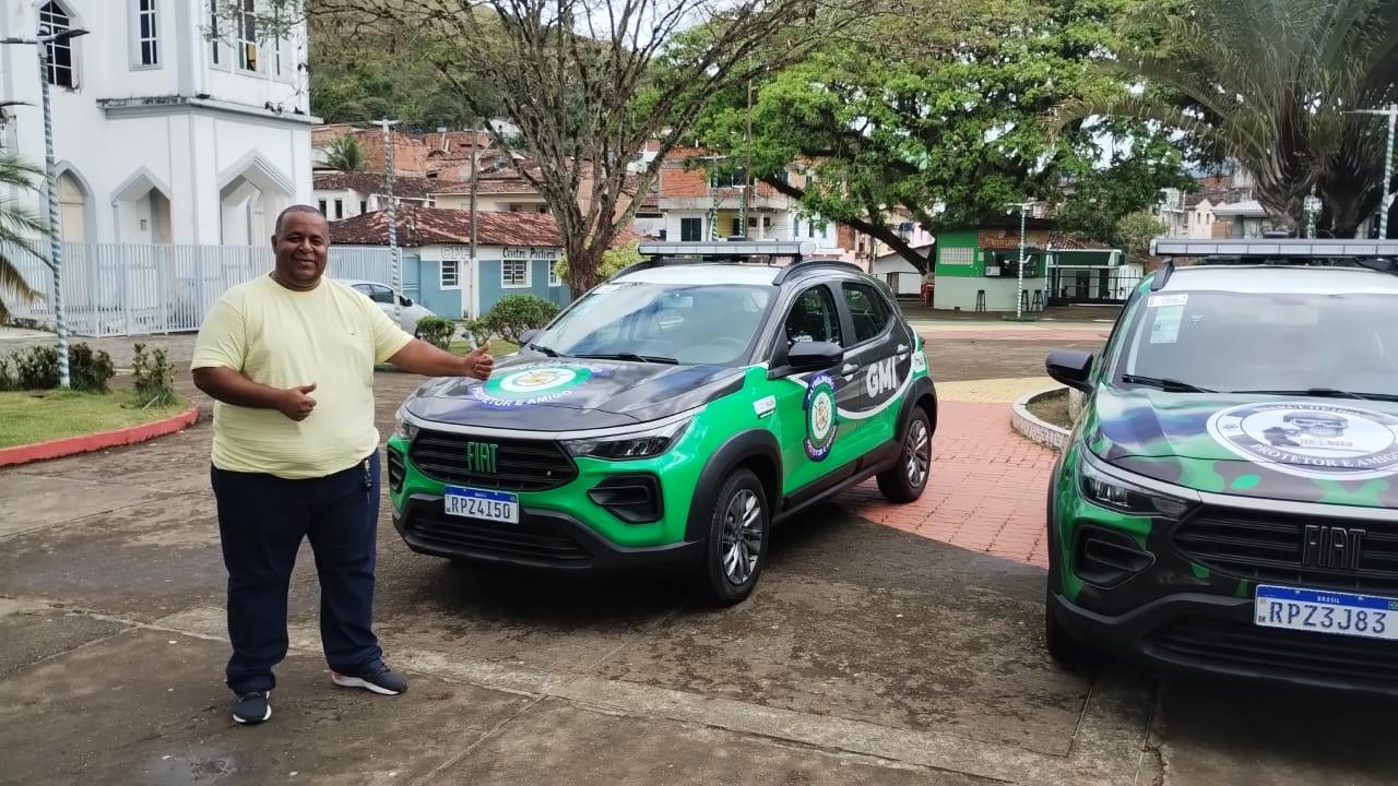 ITAGI : RADIALISTA ELTON BISPO ENTREGA DUAS VIATURAS A GUARDA MUNICIPAL
