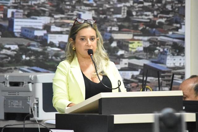 PL DE MOANA MEIRA INSTITUI SELO LILÁS DE RECONHECIMENTO ÀS EMPRESAS INCENTIVADORAS E ATUANTES NO COMBATE À VIOLÊNCIA CONTRA A MULHER