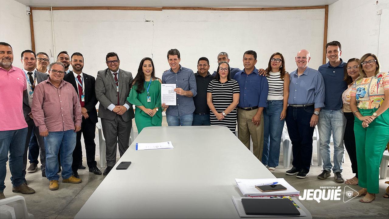 PREFEITURA DE JEQUIÉ ASSINA CONTRATO COM A CAIXA ECONÔMICA FEDERAL E VAI INVESTIR R$ 30 MILHÕES EM NOVAS OBRAS NO MUNICÍPIO