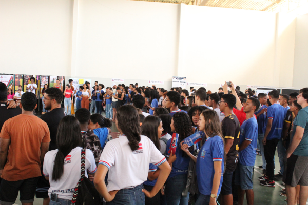 FEIRA DAS PROFISSÕES EM JEQUIÉ APRESENTA GRADUAÇÕES OFERTADAS PELA UESB