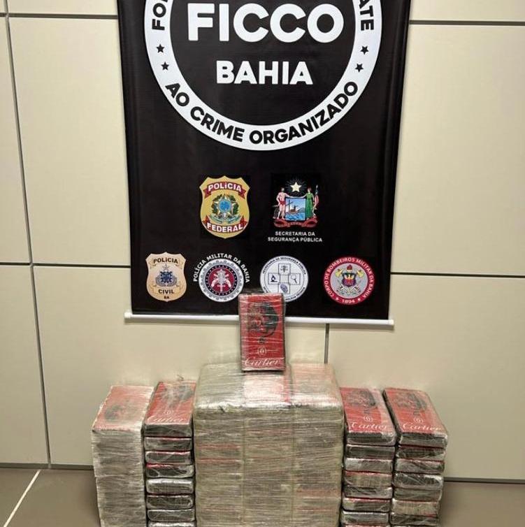 FICCO/BA APREENDE CERCA DE 70 KG DE COCAÍNA EM VEÍCULOS QUE SERIAM UTILIZADOS PARA DISTRIBUIÇÃO DE DROGAS EM SALVADOR