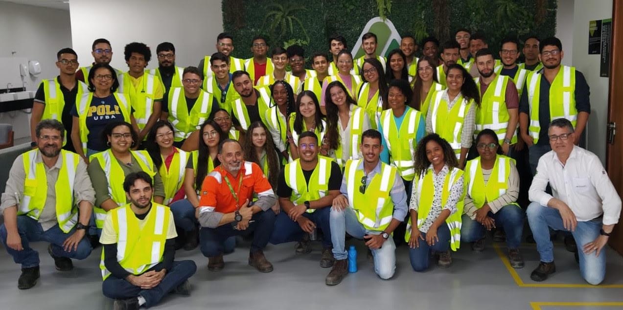 ESTUDANTES DE ENGENHARIA DA UFBA VISITAM ESCRITÓRIO DA BAMIN