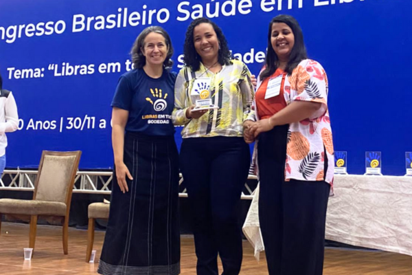 PROFESSORAS DA UESB RECEBEM PRÊMIO BRASILEIRO SAÚDE EM LIBRAS