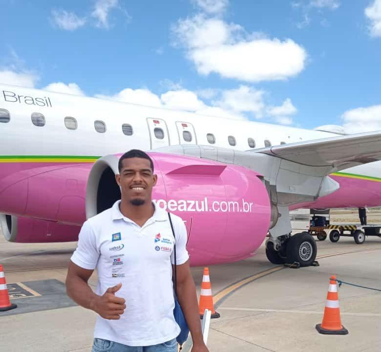 ATLETA DE JUDÔ, CAMPEÃO BAIANO NEGRO, É CONFUNDIDO PELA POLÍCIA MILITAR EM JEQUIÉ E LEVA TRÊS TIROS PELAS COSTAS.