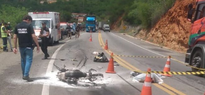 MOTOCICLISTA MORRE APÓS ACIDENTE SEGUIDO DE INCÊNDIO NO TRECHO DE MANOEL VITORINO