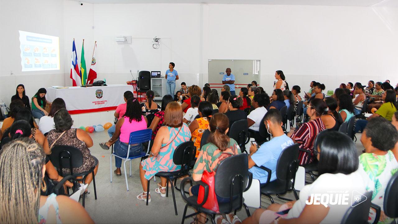 PREFEITURA DE JEQUIÉ PROMOVE CAPACITAÇÃO PARA MERENDEIRAS, MOTORISTAS, PORTEIROS E SERVIÇOS GERAIS DO SISTEMA MUNICIPAL DE ENSINO