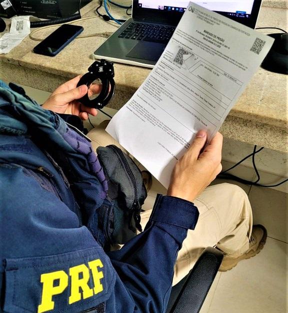 PROCURADO PELO NÃO PAGAMENTO DE PENSÃO ALIMENTÍCIA É DETIDO PELA PRF EM JEQUIÉ