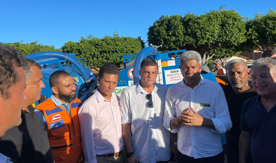 RAMON FERNANDES REPRESENTA EUCLIDES EM MANOEL VITORINO E COMEMORA ANÚNCIO DE MELHORIAS NO ABASTECIMENTO DE ÁGUA NA ZONA RURAL