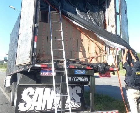 PRF APREENDE CARGA DE 350.000 MAÇOS DE CIGARROS SEM DOCUMENTAÇÃO FISCAL EM JEQUIÉ