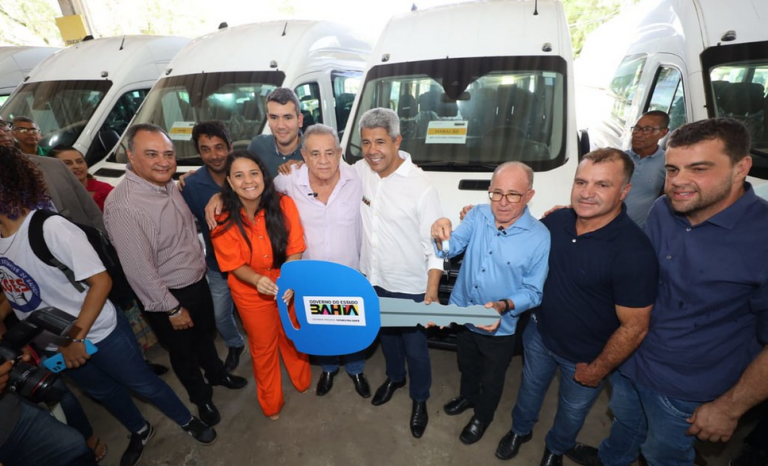 MARACÁS: GOVERNO DO ESTADO ENTREGA VANS ESCOLARES QUE VÃO ATENDER ESTUDANTES DA ZONA E MUNICÍPIO É CONTEMPLADO