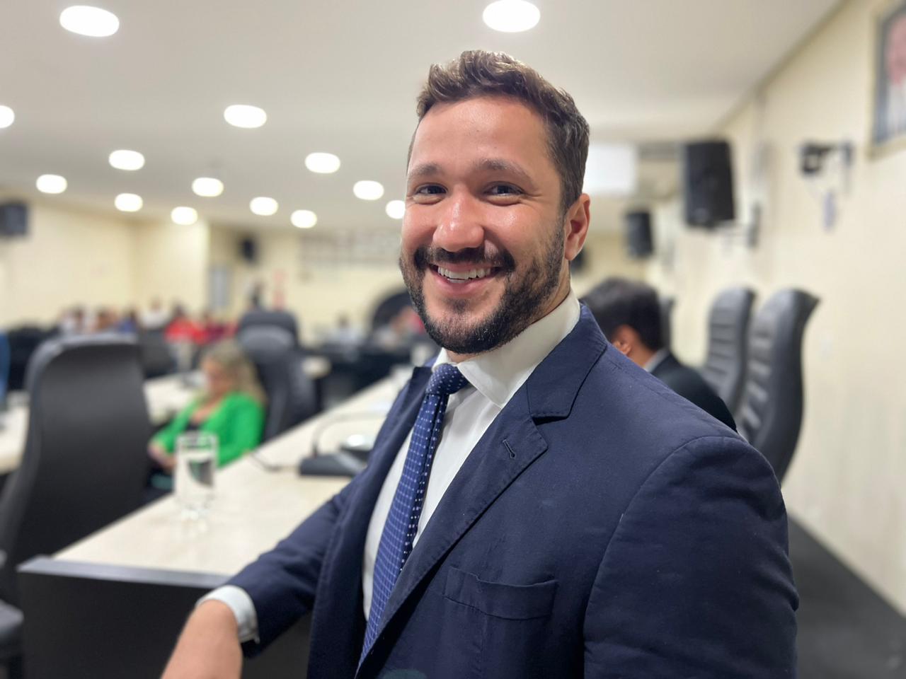 BUI BULHÕES SUGERE FECHAMENTO DAS PASSAGENS DE VEICULOS AO LONGO DO CANTEIRO DA AV. JOSÉ MOREIRA SOBRINHO