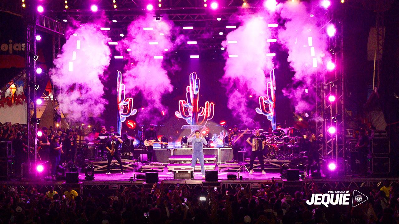 COM SHOW DE AMADO BATISTA, ZÉ VAQUEIRO BRUNO E MARRONE, SÃO JOÃO EM JEQUIÉ REÚNE MULTIDÃO NA PRAÇA DA BANDEIRA