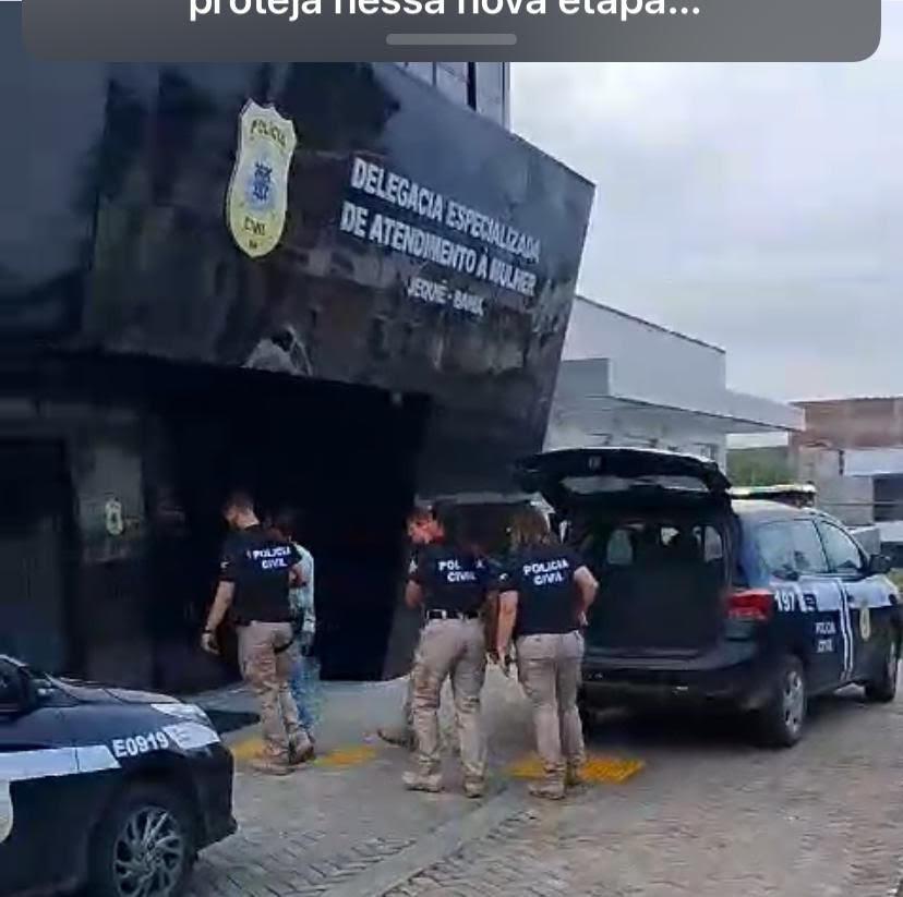 EQUIPE DA DEAM PRENDE EM FLAGRANTE  HOMEM QUE APRECE EM VÍDEO ESPANCADO UMA MULHER EM PADARIA NO JOAQUIM ROMÃO