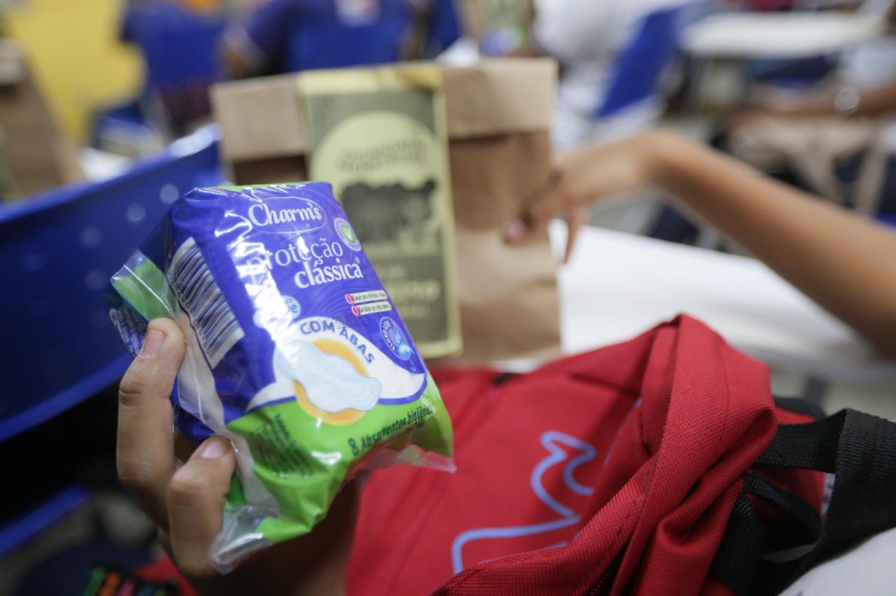 MAIS DE 225 MIL PESSOAS QUE MENSTRUAM SÃO BENEFICIADAS COM O PROGRAMA DIGNIDADE MENSTRUAL, NAS ESCOLAS ESTADUAIS