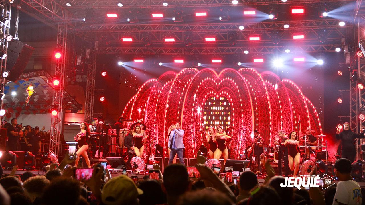 PRIMEIRA NOITE DA PRAÇA DA BANDEIRA MARCADA POR GRANDE PÚBLICO CONFIRMANDO SUCESSO DO SAO JOÃO DE JEQUIÉ