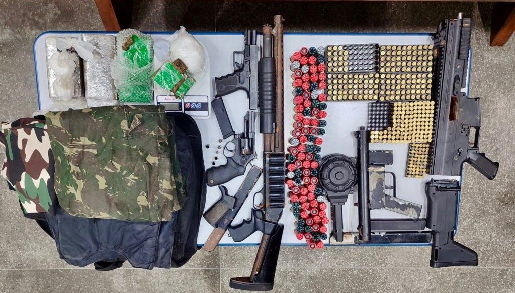 DOIS INDIVÍDUOS MORREM EM AÇÃO DA POLÍCIA MILITAR EM JEQUIÉ; ARMAS E DROGAS SÃO APREENDIDAS.