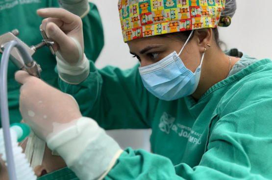 PRIMEIRA CIRURGIA DE SUPRAGLOTOPLASTIA REALIZADA EM UM HOSPITAL PÚBLICO DO SUL DA BAHIA É FEITA EM ILHÉUS