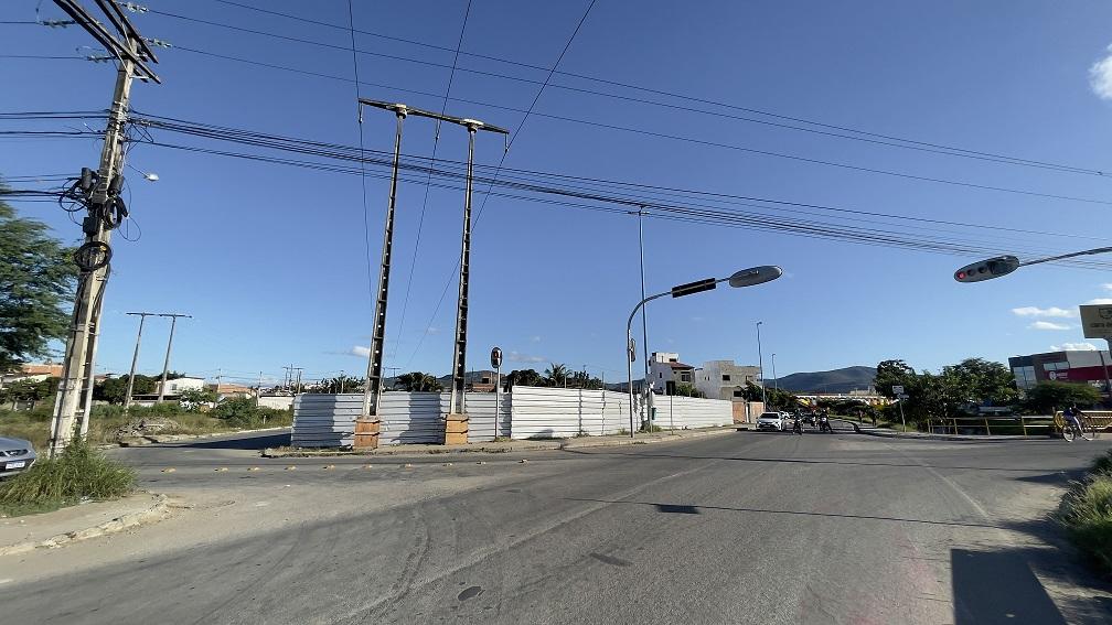 SAIBA QUAL É O POSICIONAMENTO DAS AUTORIDADES SOBRE POSTO DE COMBUSTÍVEIS QUE ESTÁ SENDO CONSTRUÍDO SOB REDE DE TRANSMISSÃO DE ENERGIA ELÉTRICA